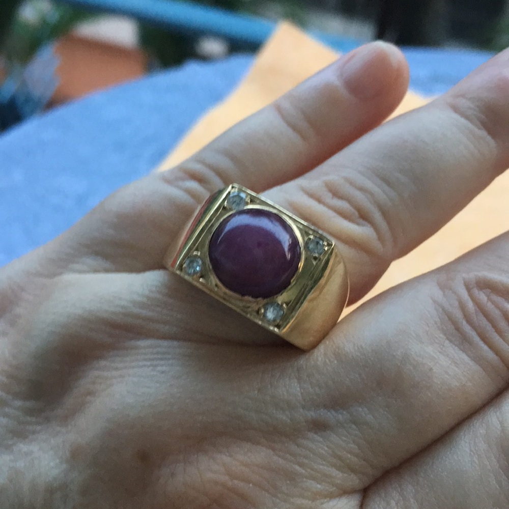 14K. GOLD STAR 🌟 RUBY 🔮 MEN’S 👨 RING